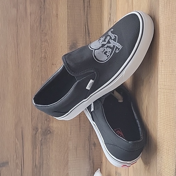 Van's classic slip on Brand new in the box authentic uper textile. - Picture 8 of 10